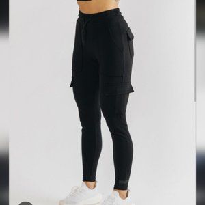 ALPHALETE Identity cargo joggers. Black.  Size Small